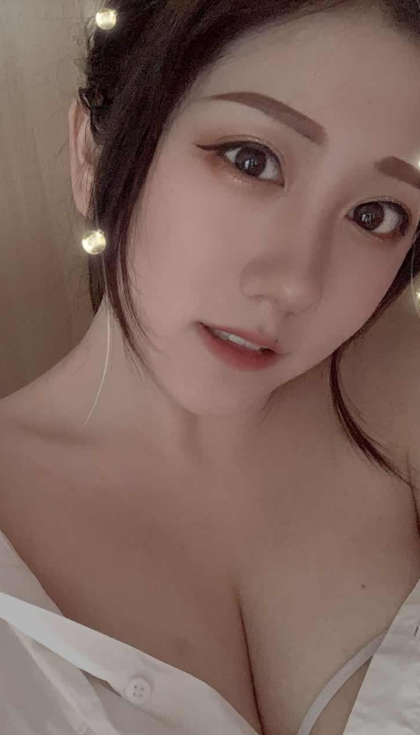 有点像热巴的 兼职 胸还大。物超所值